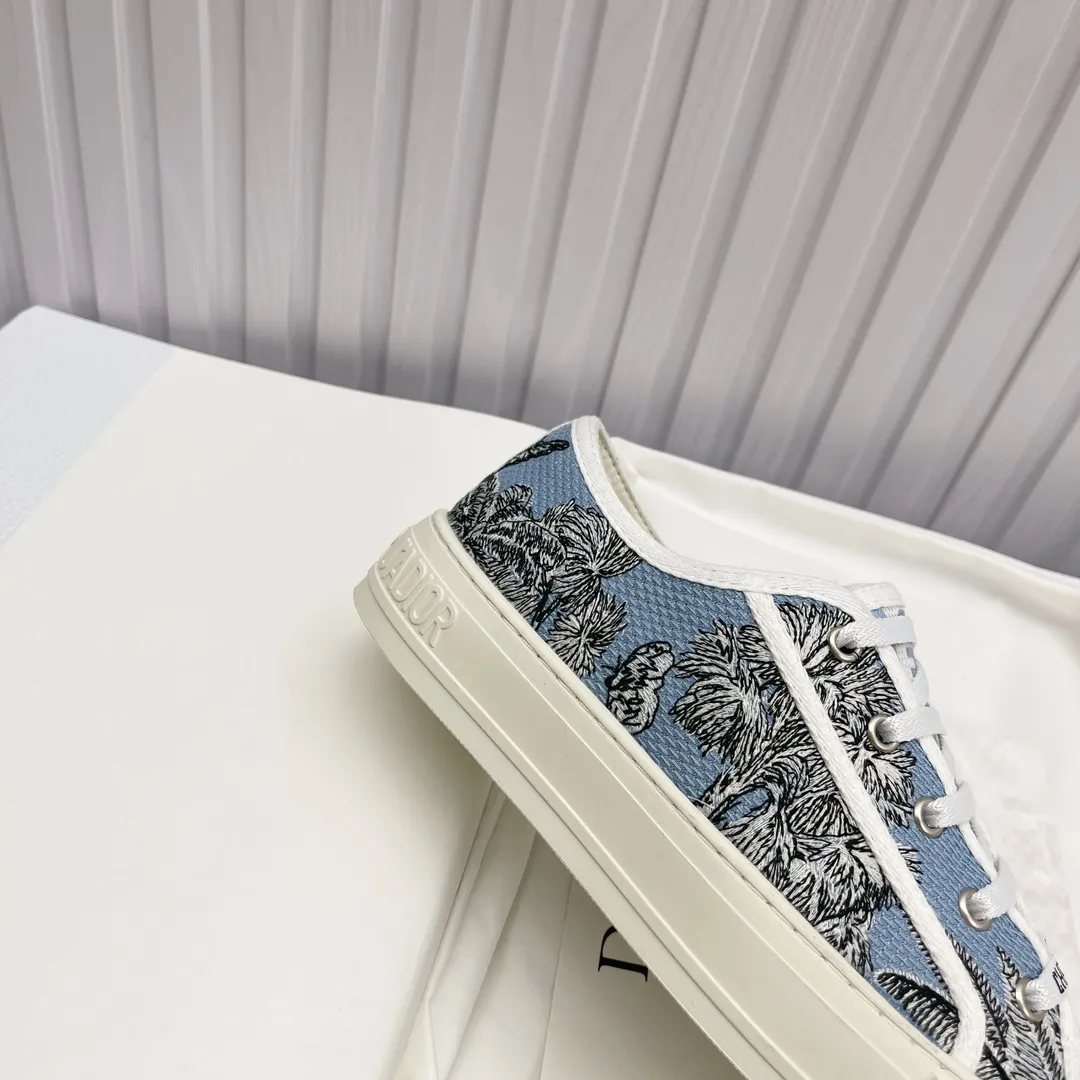 👟👟Ex-factory price 520👟👟 High version in stock, Dior (Dior) flat sneakers are fully embroidered with iconic patterns, ready in stock High quality Dior (Dior) flat sneakers are fully embroidered with iconic patterns👟👟 ♦️Top quality in the market🎗Breaking hot item in foreign counters🎗Non-common imitation version in the market🎗🔳The fabric is made of Italian🇮🇹imported fabrics❗️Embroidered upper, original mold injection Logo frosted five-pointed star outsole🔳Inside imported lambskin+high elasticity Injection molding mold Logo foam feet Size number: 35 to 42 (42 customized)
